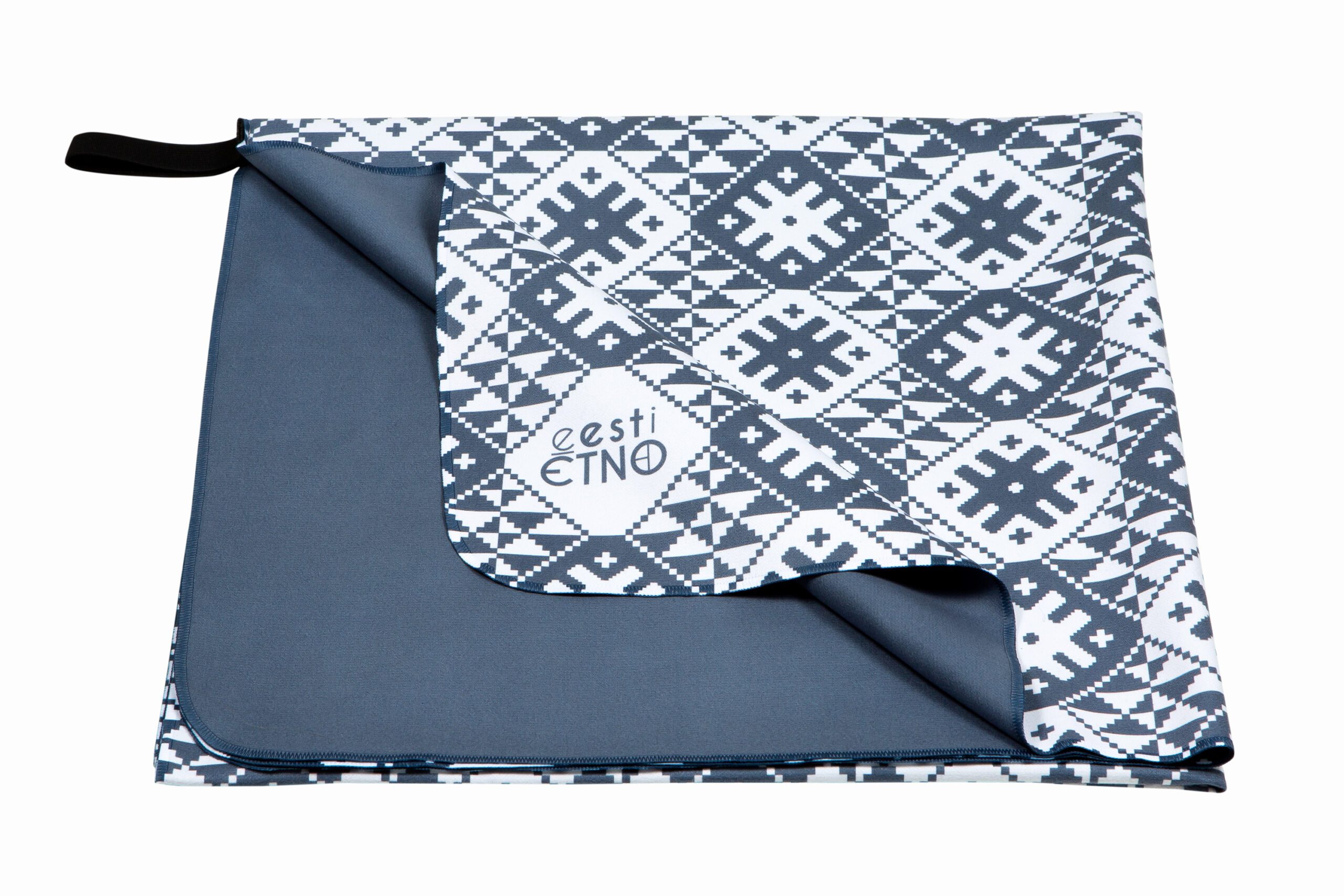 Seto mikrofiibrist saunalina on kerge, õhuke, hästi imav ning kiiresti kuivav!
Saunalina küljes on kinnituskumm, mis hoiab rätiku kompaktsena ja mida saab kasut